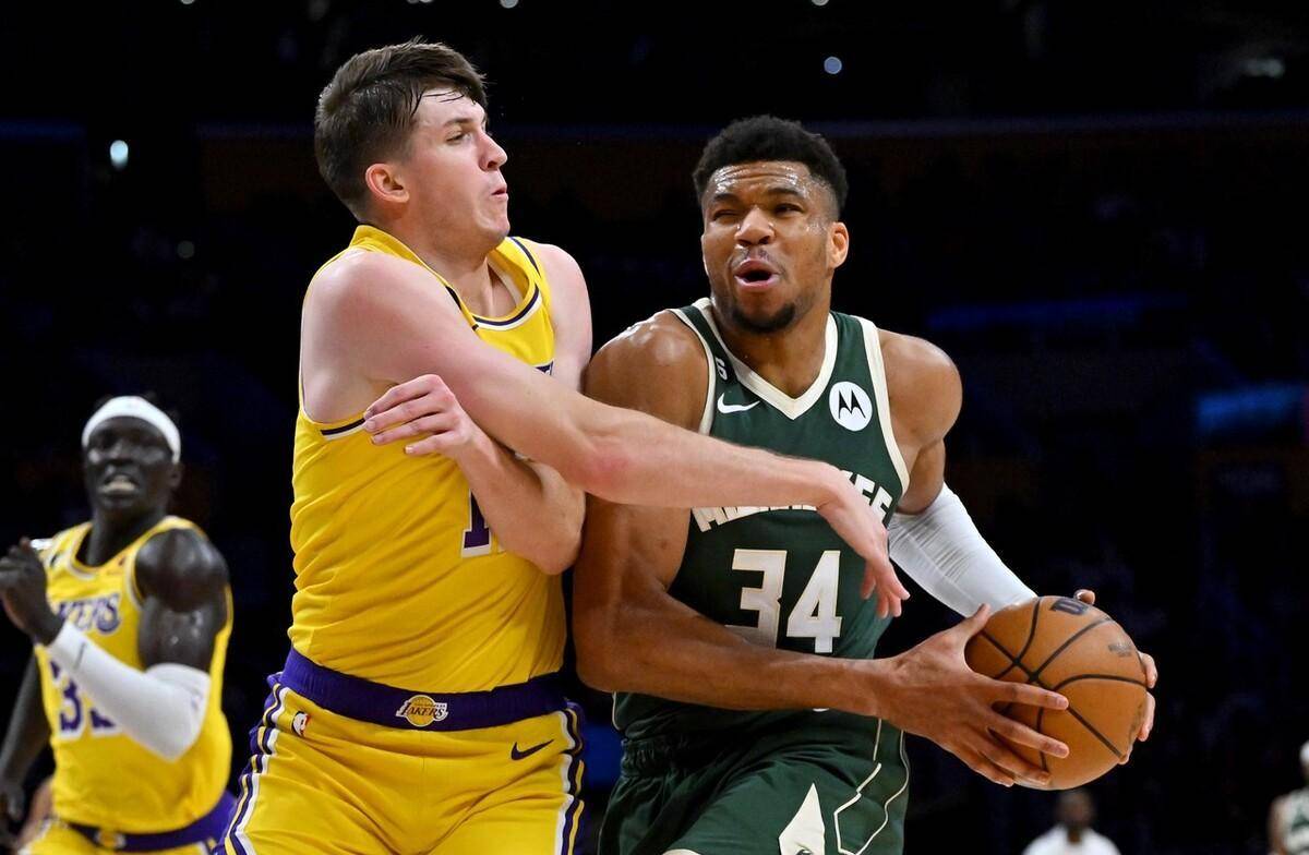 雄鹿惊艳全场，詹姆斯助攻爆棚，关键时刻神级表现逆转取胜！