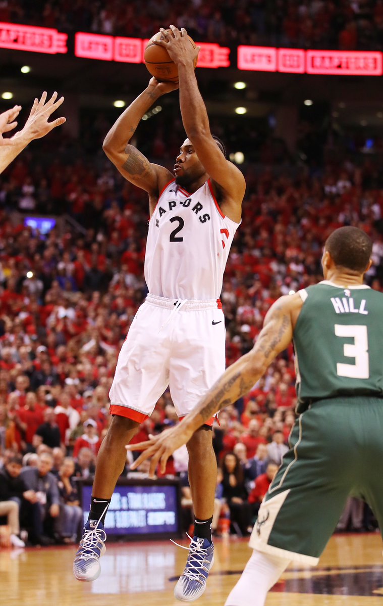 猛龙官方公布新规，关键时刻神级表现引发争议，掀起高潮球迷热议！的简单介绍